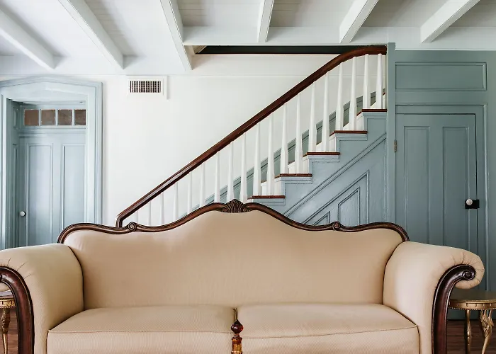 Maison Mouton 4*